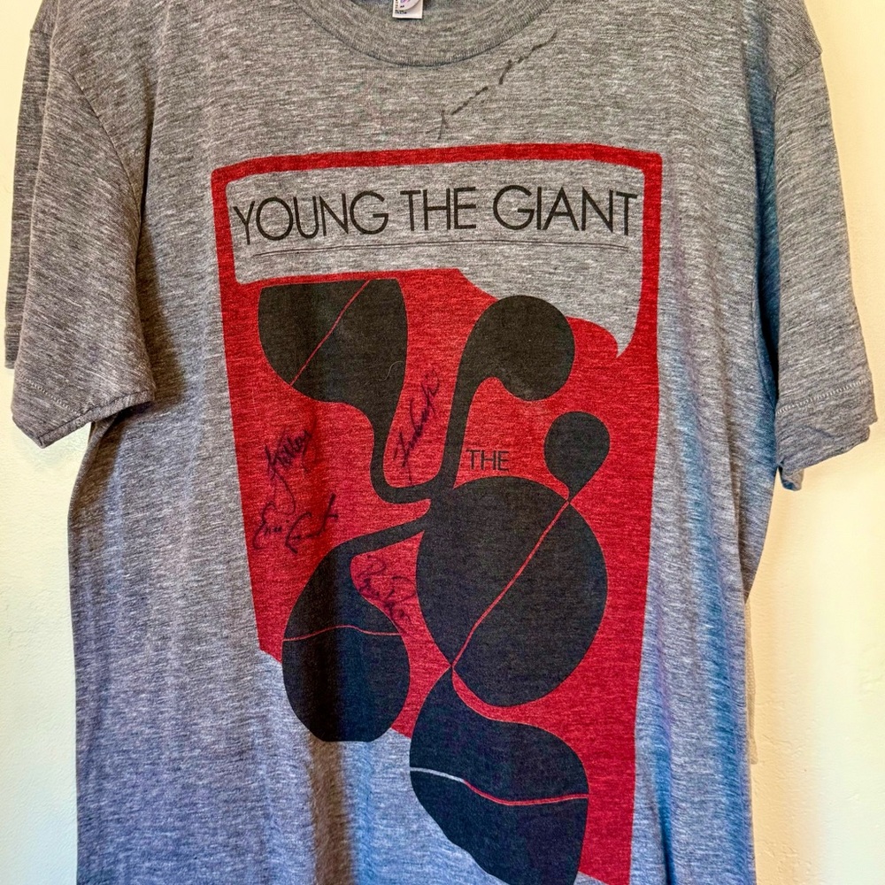 Young the Giant 2011 signed T-Shirt